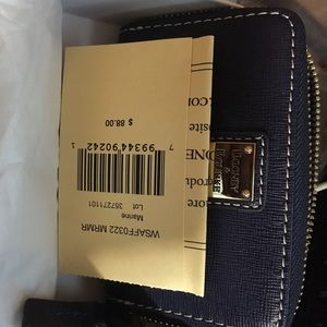 Dooney & Burke marine color credit card holder